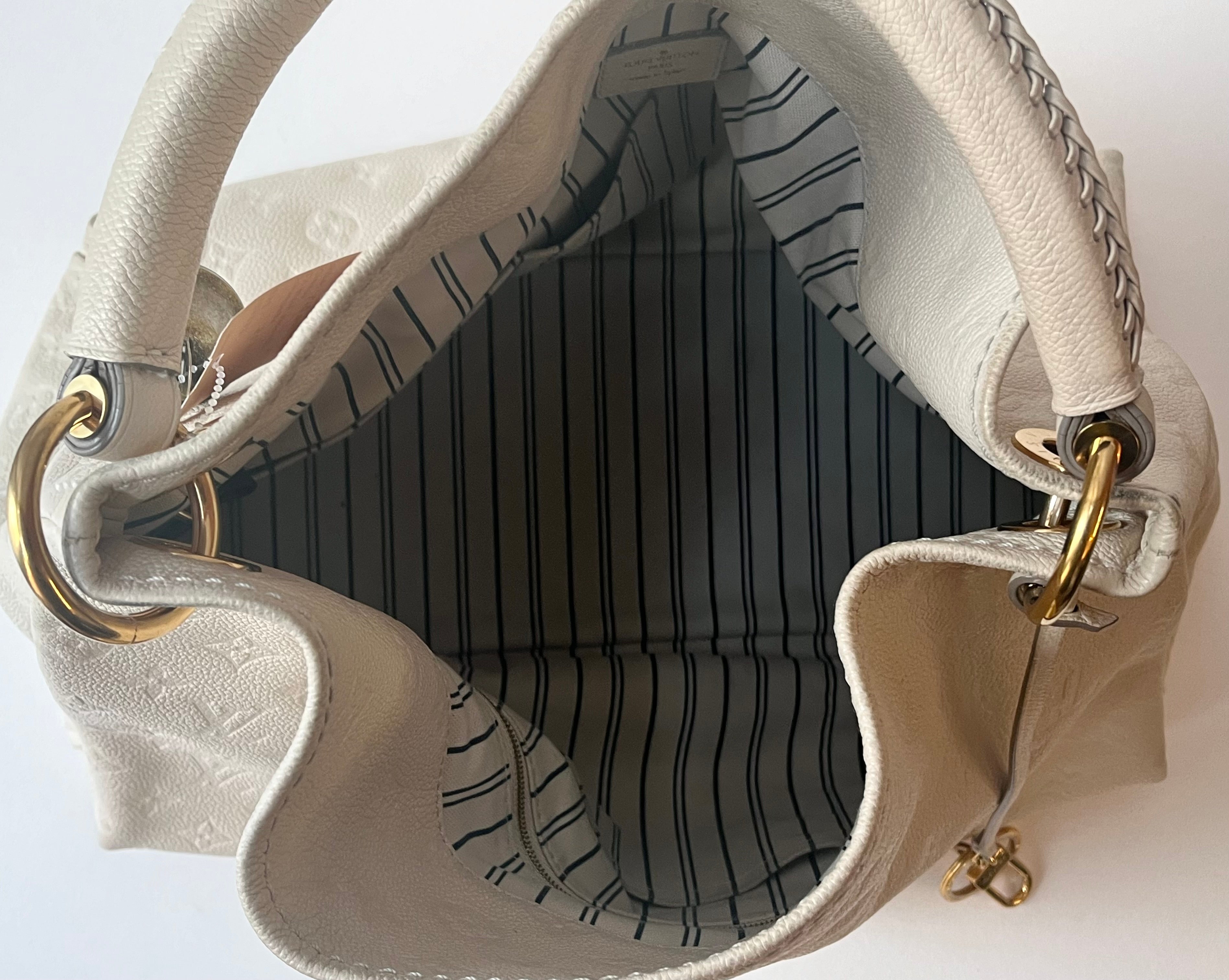 Pre-Owned Louis Vuitton Cream Artsy Monogram Satchel Handbag