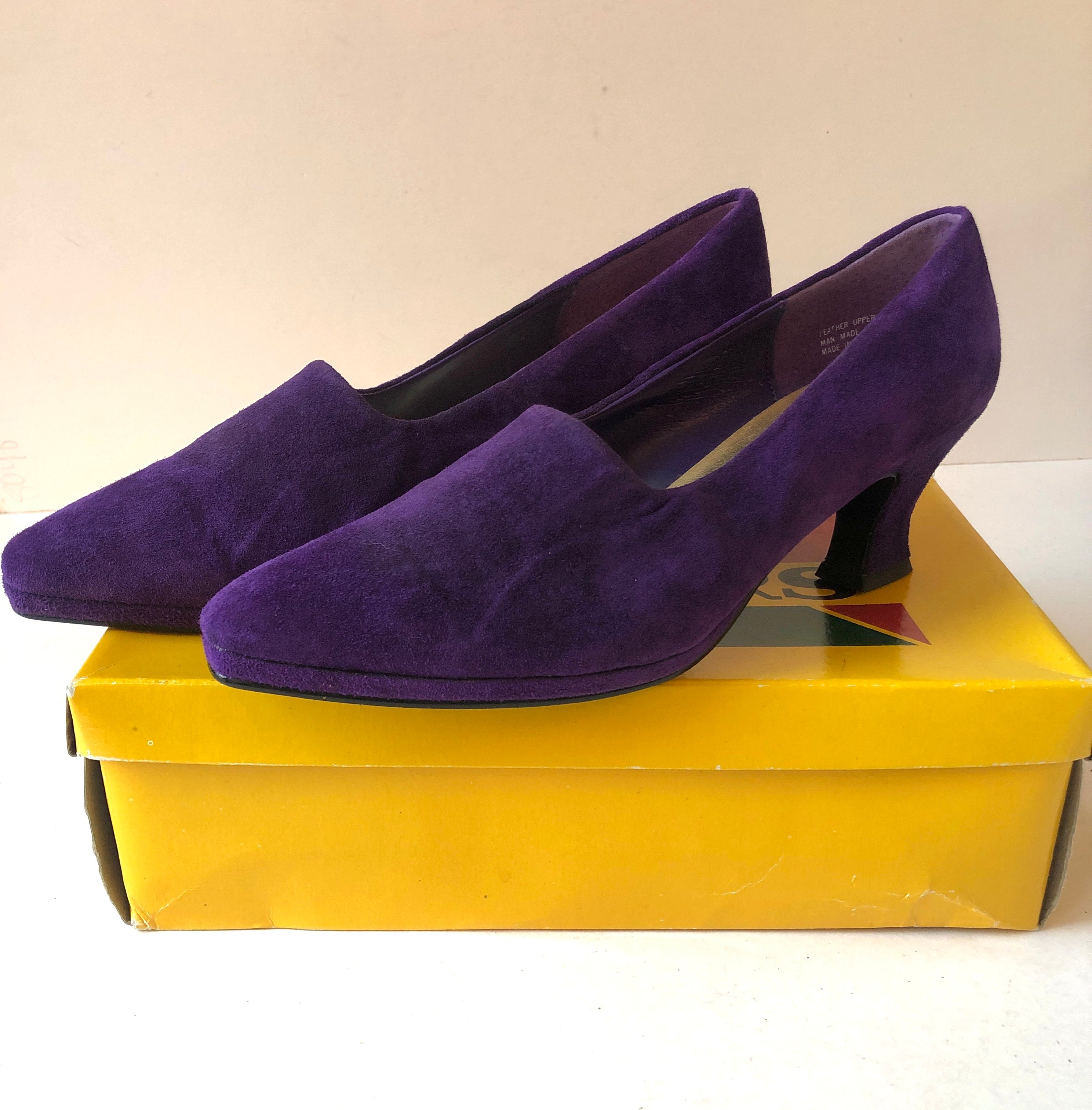 “Deadstock” Vintage Souliers Purple Suede Pumps, Size 9.5/10