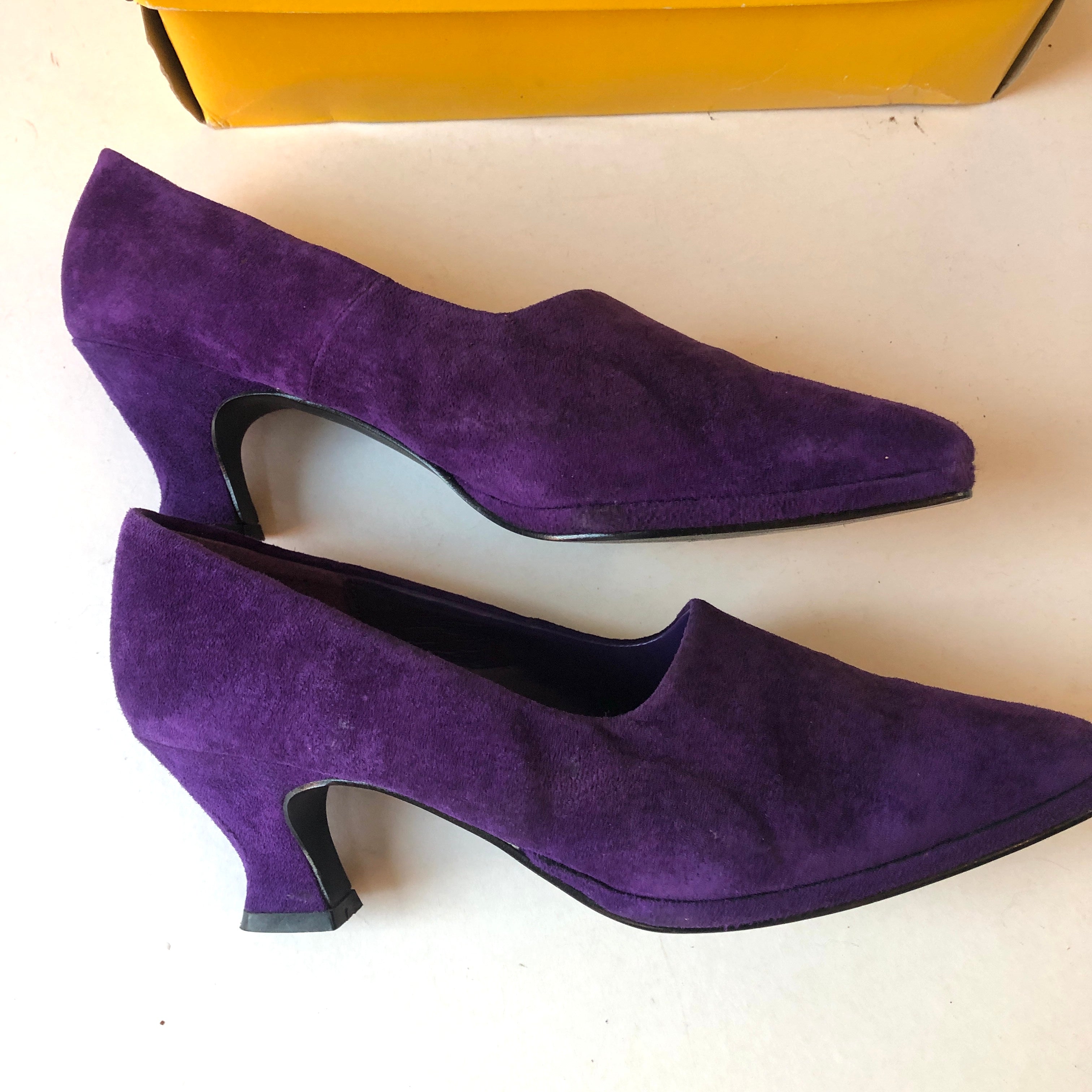 “Deadstock” Vintage Souliers Purple Suede Pumps, Size 9.5/10